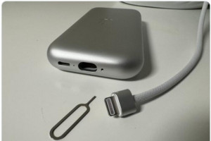 苹果 Vision Pro 头显外接电池线缆可拆卸：配「肥胖」版 Lightning 接口